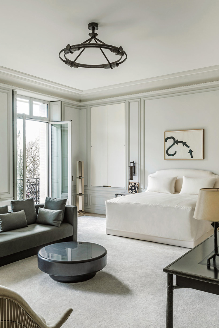 In/Out: Avenue Montaigne