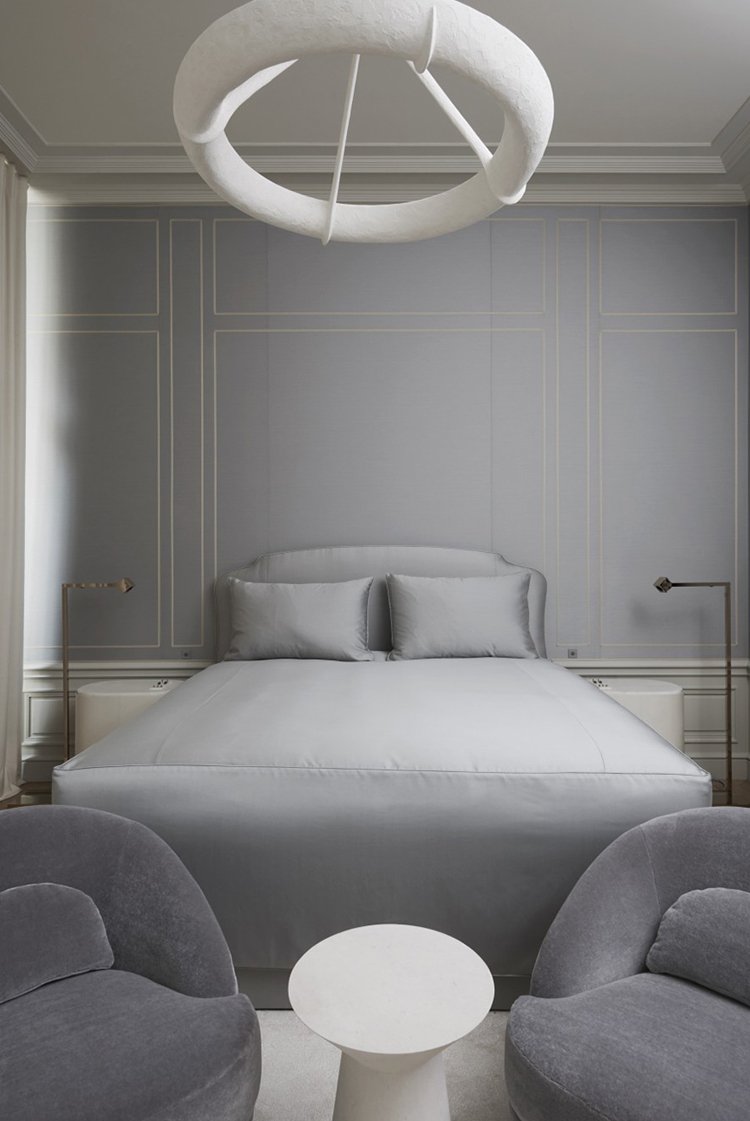 In/Out: Avenue Montaigne