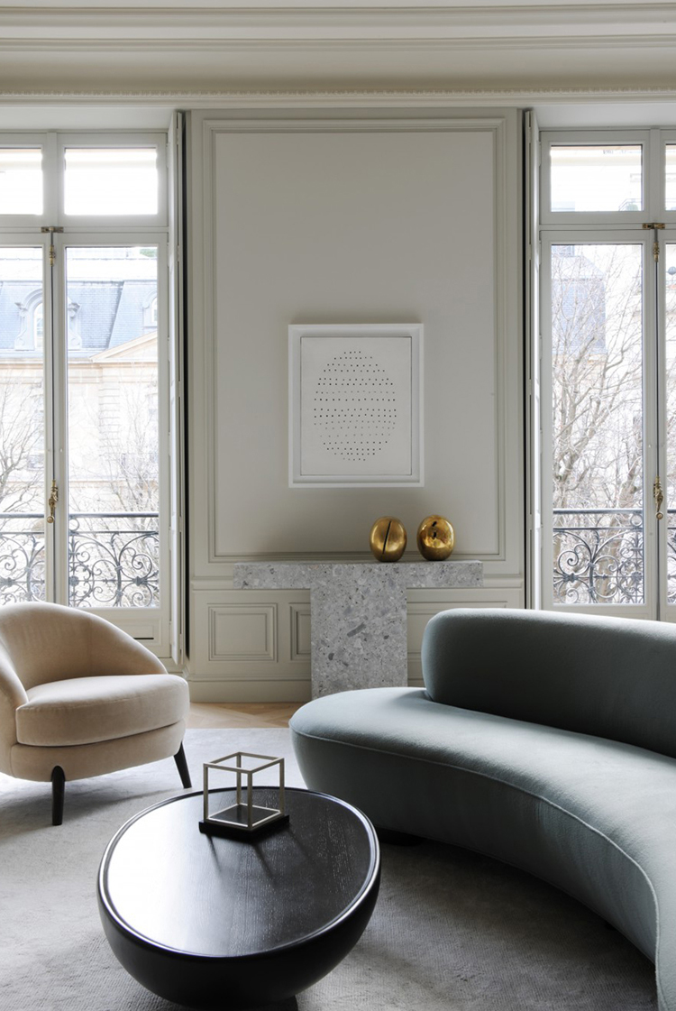 In/Out: Avenue Montaigne